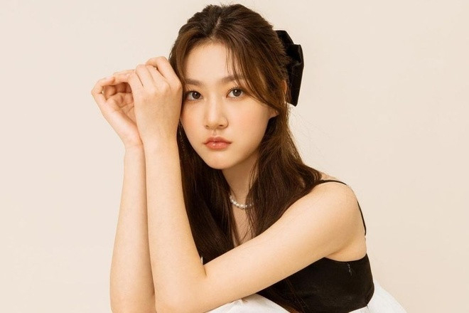 Kim Sae Ron cũng phải viết thư tay xin lỗi công chúng. Kể từ đó, Kim Sae Ron không còn xuất hiện trước truyền thông. Có thông tin cho rằng cô phải đi làm thêm để trang trải cuộc sống. Ảnh: Instagram nhân vật. 