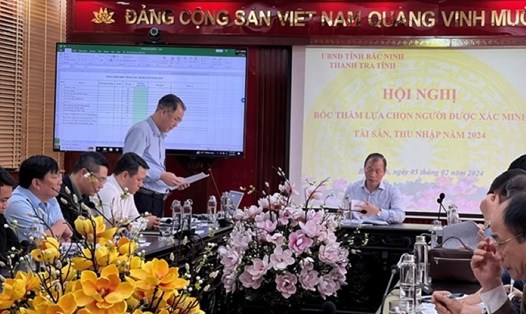 Thanh tra tỉnh Bắc Ninh bốc thăm, lựa chọn người được xác minh tài sản, thu nhập năm 2024. Ảnh: Sở Tài chính Bắc Ninh