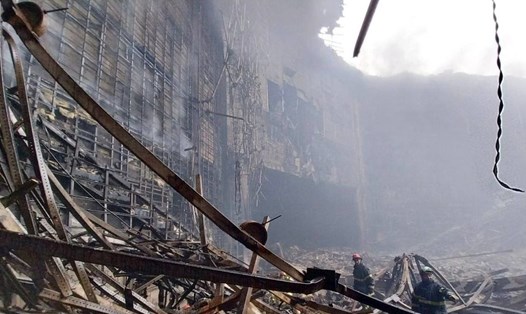 Nhà hát Crocus City Hall ở Nga bị cháy sau vụ tấn công khủng bố tối 22.3.2024. Ảnh: Bộ Tình trạng Khẩn cấp Nga