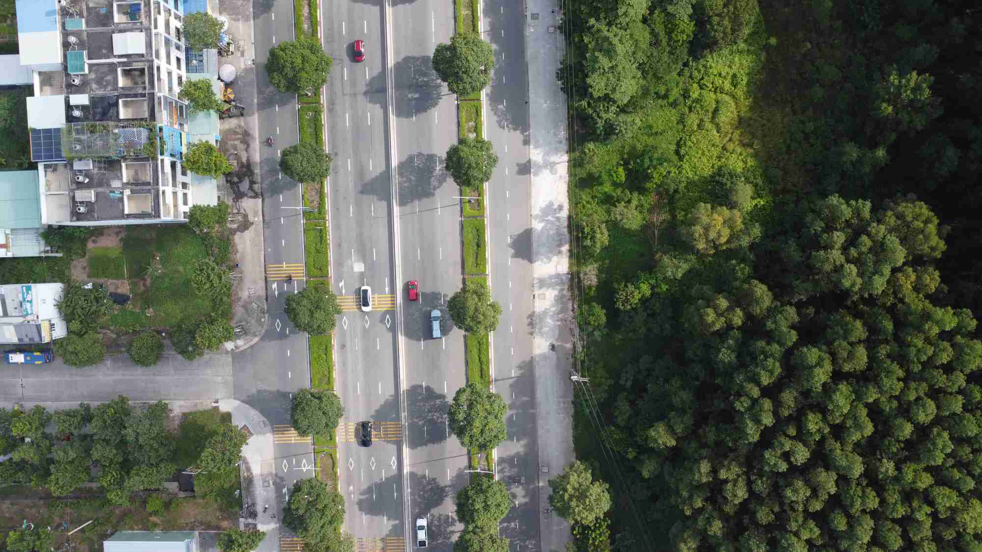 Từ khi đường Mỹ Phước Tân Vạn thông xe toàn tuyến đã giúp giao thông Bến Cát kết nối năng động hơn với các địa phương khác trong tỉnh Bình Dương. Tốc độ phát triển đô thị ở Bến Cát cũng nhanh hơn.