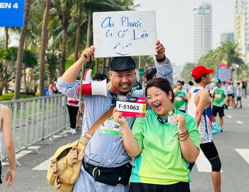 Vận động viên Đà Nẵng chạy marathon để động viên con em