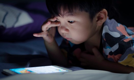 Cha mẹ hãy điều chỉnh chế độ sinh hoạt để tránh cho trẻ có thói quen thức khuya. Ảnh: Pixabay