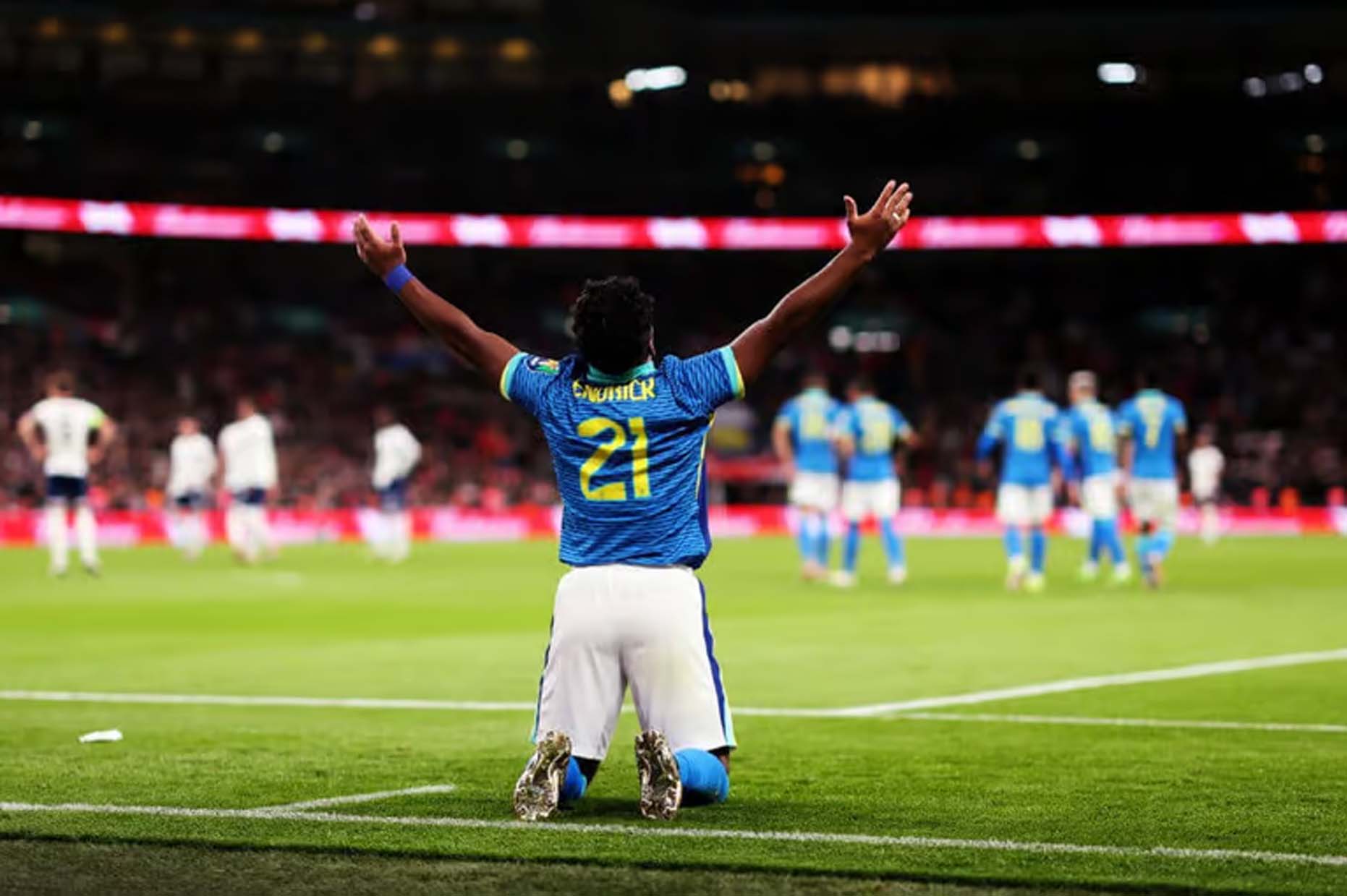 Endrick ăn mừng cảm xúc sau khi ghi bàn đánh bại tuyển Anh tại Wembley. Ảnh: The Athletic