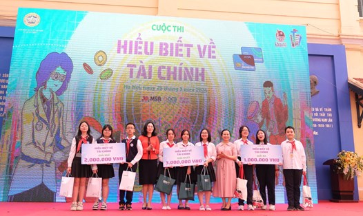 Học sinh trường THCS Trưng Vương tại Hà Nội tham gia cuộc thi Hiểu biết về tài chính. Ảnh: BTC