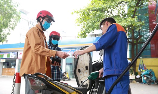 Giá xăng được dự báo tăng trong phiên điều chỉnh tới. Ảnh: Nguyễn Hải