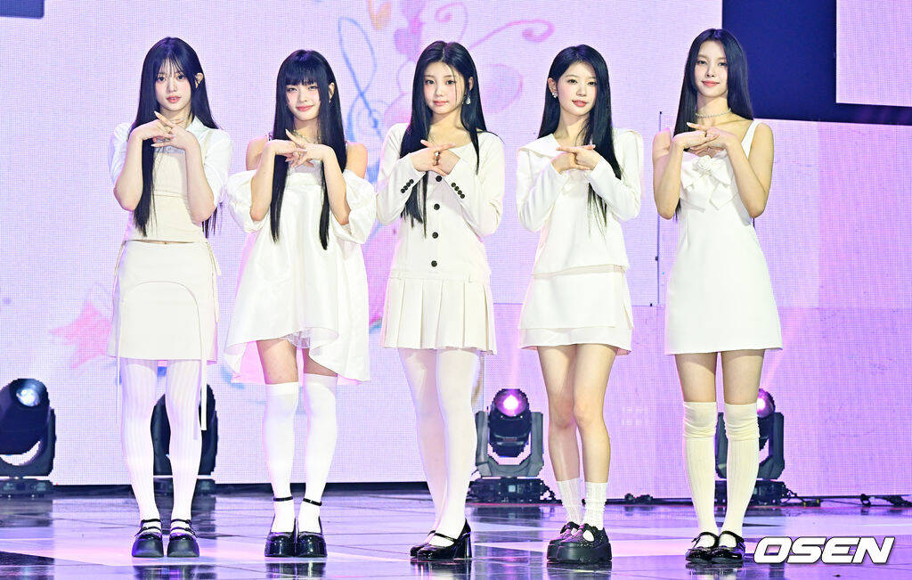 Cận cảnh nhan sắc 5 thành viên ILLIT ở họp báo ra mắt mini album đầu tay. Ảnh: Naver