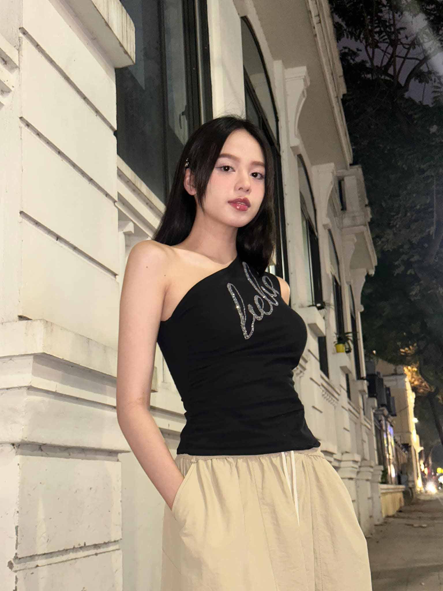 Ngoài đời, Hoa hậu Việt Nam 2022 cũng theo đuổi phong cách quyến rũ, gợi cảm với những trang phục cá tính. Ảnh: Nhân vật cung cấp. 