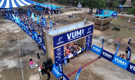 Vạch xuất phát của một trong các cự ly của giải chạy Vietnam Ultra Marathon. Ảnh: Fanpage BTC