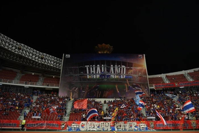 Sân nhà Rajamangala là điểm tựa lớn cho tuyển Thái Lan khi đấu tuyển Hàn Quốc vào tối 26.3. Ảnh: FAT