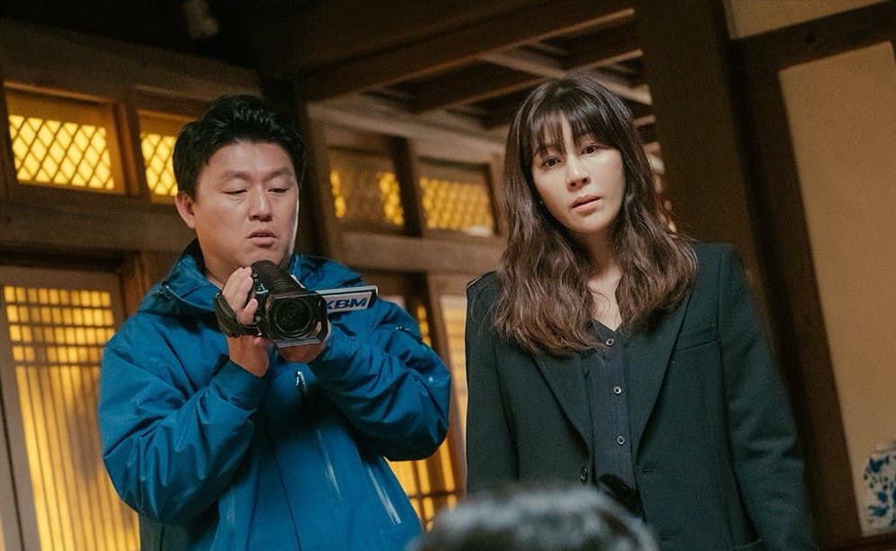 Kim Ha Neul thu hút trong vai phóng viên điều tra. Ảnh: Nhà sản xuất