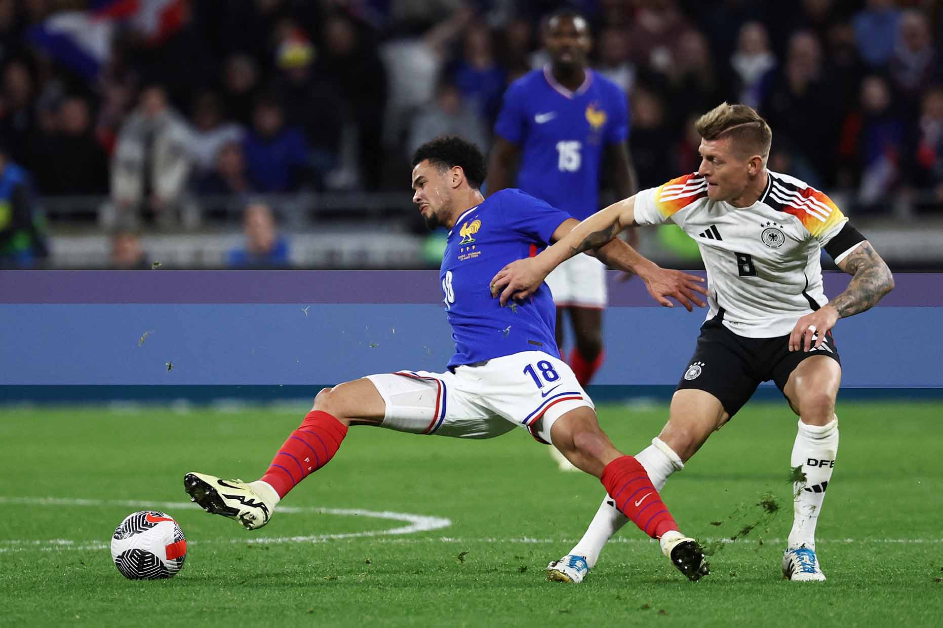 Sự xuất hiện của Toni Kroos làm thay đổi toàn bộ hàng tiền vệ đội tuyển Đức. Ảnh: AFP