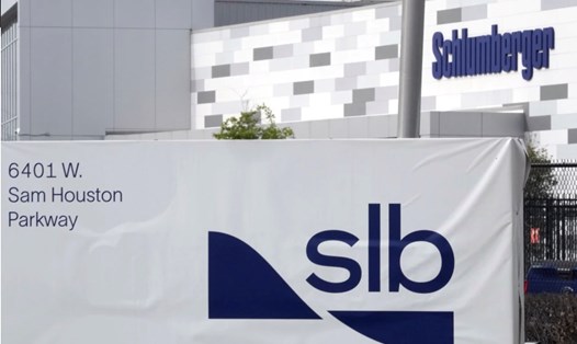 Logo của SLB,  trước đây là Schlumberger. Ảnh: AP