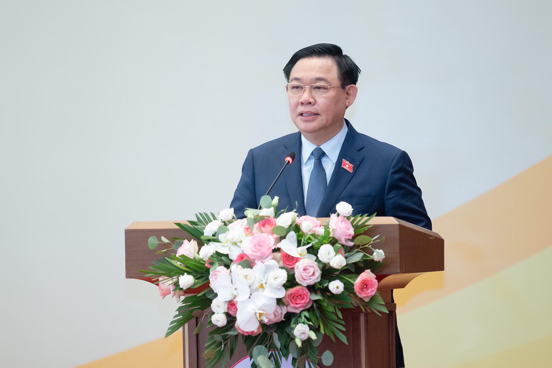 Chủ tịch Quốc hội Vương Đình Huệ phát biểu khai mạc hội nghị. Ảnh: Phạm Đông