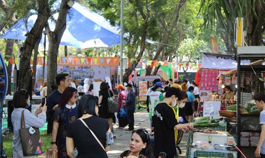 Người dân và du khách tham quan Ngày hội Du lịch TPHCM năm 2023. Ảnh: Như Quỳnh