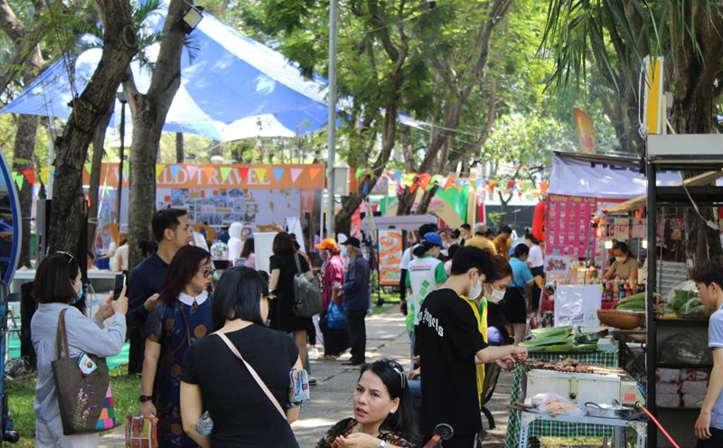 Người dân và du khách tham quan Ngày hội Du lịch TPHCM năm 2023. Ảnh: Như Quỳnh