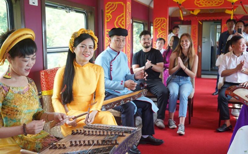 Khai trương đoàn tàu Huế - Đà Nẵng kết nối di sản miền Trung. Ảnh: Thùy Trang