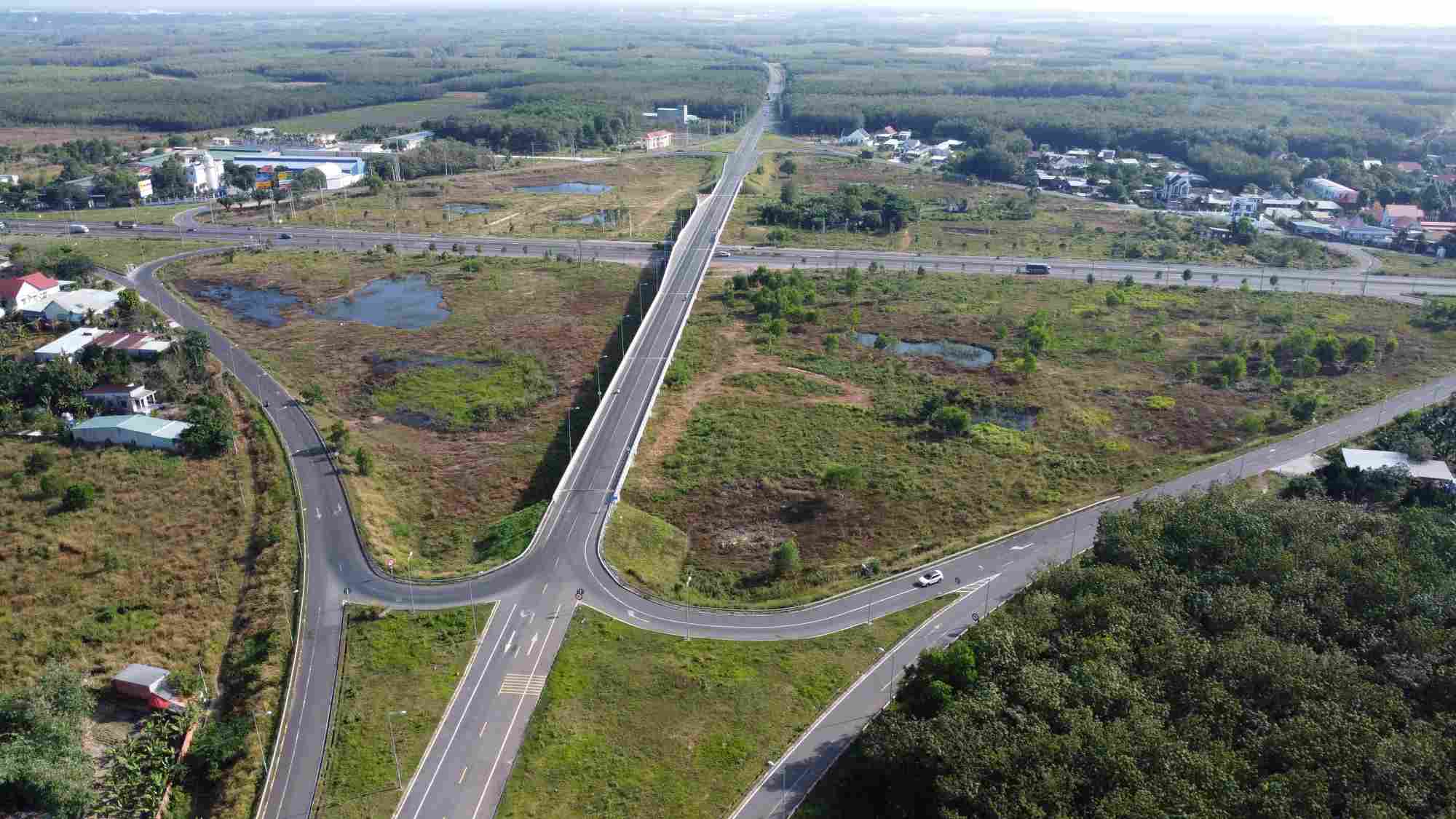 Đây là đường Hồ Chí Minh (quốc lộ 14), đoạn đi qua tỉnh Bình Phước dài khoảng 120km cùng với đoạn qua các tỉnh Tây Nguyên đã được nâng cấp mở rộng năm 2015.