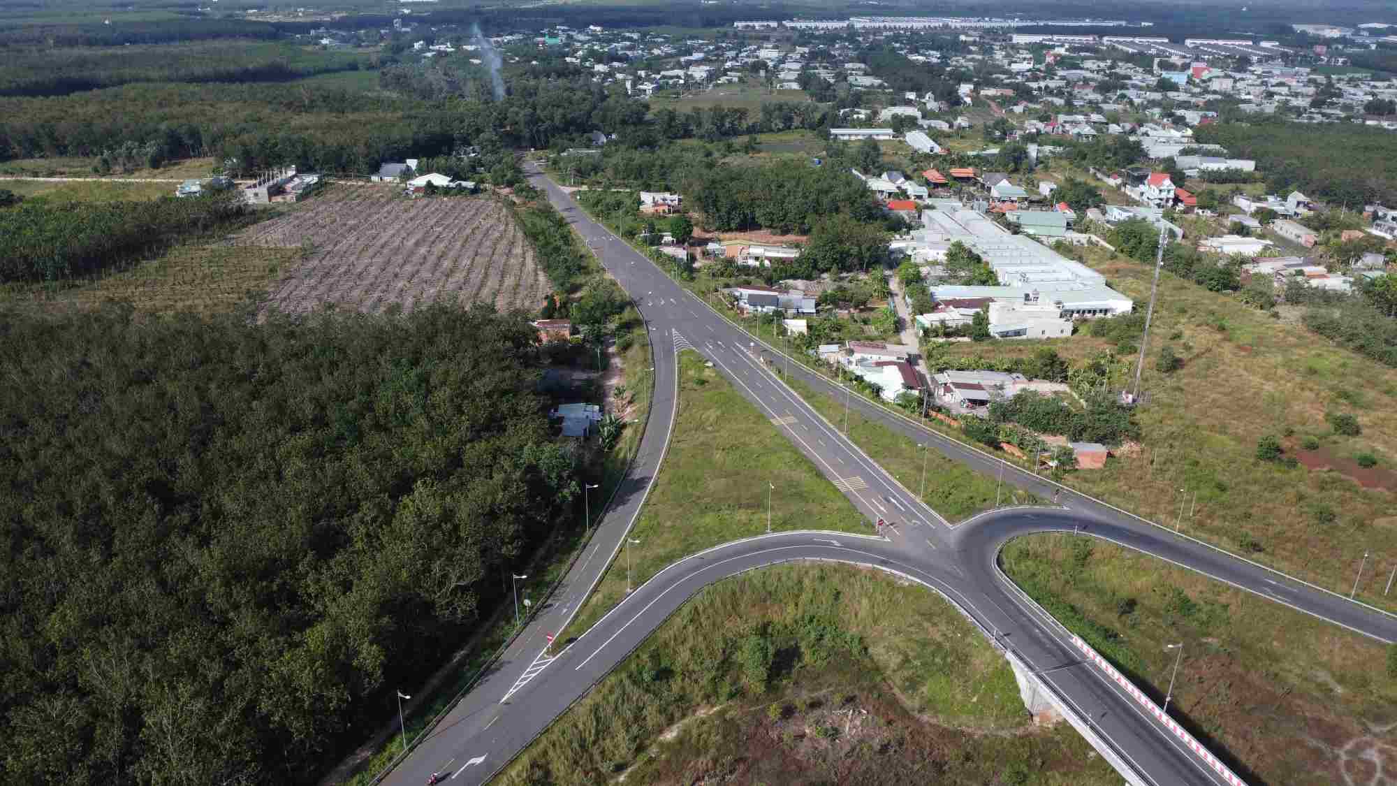 Điểm cuối hiện nay của đường Hồ Chí Minh đoạn qua Bình Phước là ở phường Thành Tâm, thị xã Chơ Thành, tỉnh Bình Phước.