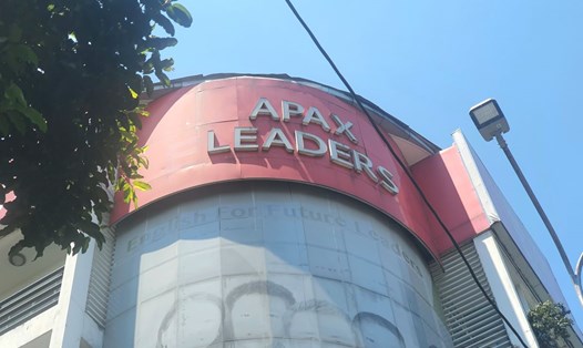 Trung tâm Anh ngữ Apax Leaders đang nợ phụ huynh hơn 93 tỉ đồng tiền học phí. Ảnh: Chân Phúc
