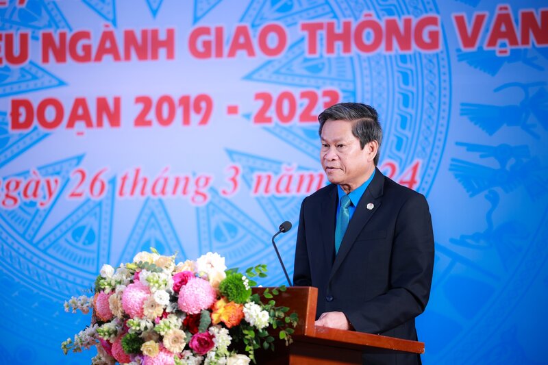 Ông Huỳnh Thanh Xuân - Phó Chủ tịch Tổng LĐLĐVN phát biểu tại hội nghị. Ảnh: Hải Nguyễn