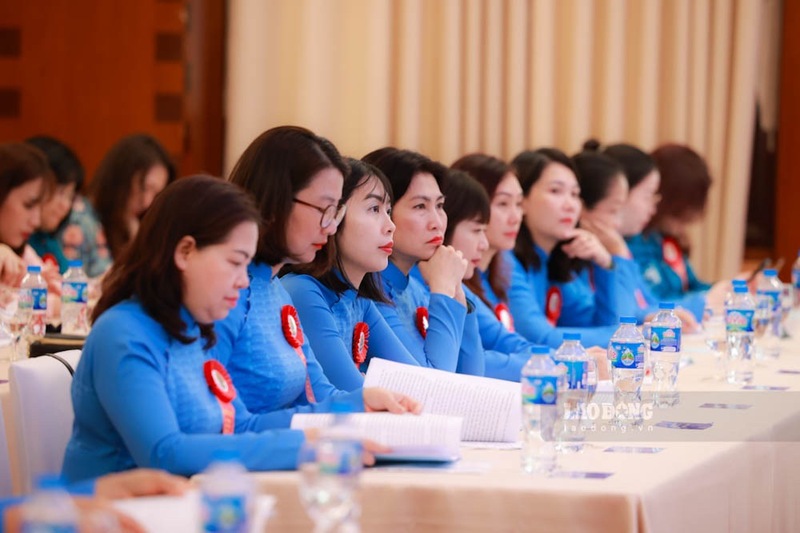 Nữ cán bộ công nhân viên chức lao động tiêu biểu ngành GTVT giai đoạn 2019-2023 dự hội nghị. Ảnh: Hải Nguyễn