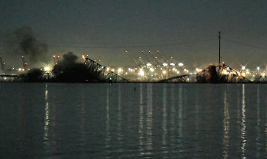 Cầu Francis Scott Key ở Mỹ bị sập ngày 26.3. Ảnh chụp màn hình StreamTimeLive