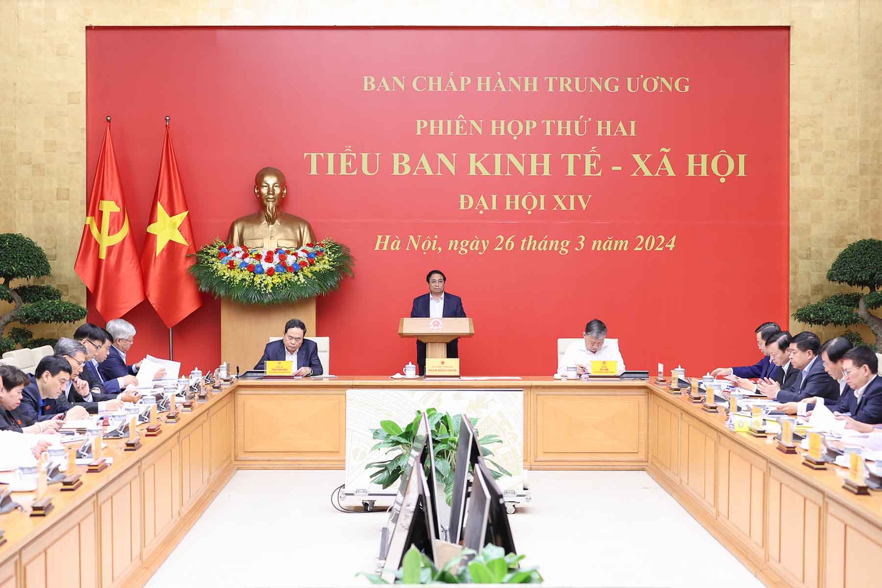 Thủ tướng Chính phủ Phạm Minh Chính chủ trì phiên họp Tiểu ban Kinh tế - xã hội Đại hội XIV của Đảng. Ảnh: VGP 