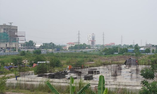 Dự án khu nhà ở xã hội AMC I (ở phường Quảng Thành, TP Thanh Hóa) sau nhiều năm triển khai cơ bản vẫn là bãi đất trống. Ảnh: Quách Du
