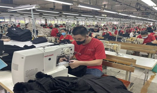 Các Khu công nghiệp ở Hòa Bình đã tạo hàng nghìn việc làm cho người lao động. Ảnh: Minh Nguyễn