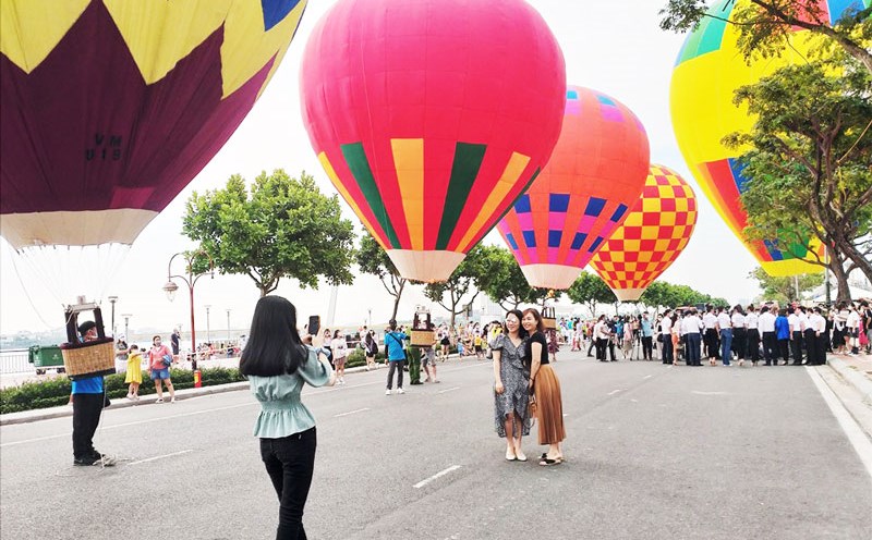 Đường Bạch Đằng ven sông Hàn sẽ được thí điểm làm phố đi bộ. Ảnh: Thùy Trang