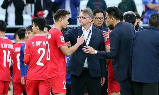 Huấn luyện viên Troussier rời "ghế nóng" của tuyển Việt Nam sau hơn 1 năm. Ảnh: VFF