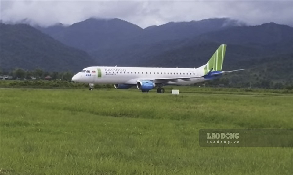 Đến ngày 19.8.2021, chiếc máy bay Embraer A261 của hãng Bamboo Airways đã hạ cánh thành công xuống Sân bay Điện Biên bằng chuyến bay thử nghiệm.