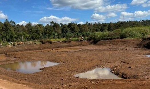 Nhiều hồ đập ở huyện Đắk Mil đã cạn kiệt nguồn nước. Ảnh: Phan Tuấn