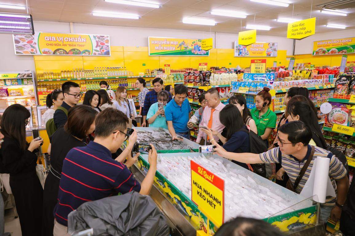 Tôm của Minh Phú sẽ được bán tại các cửa hàng của Bách hóa Xanh. Ảnh: Linh Nguyễn