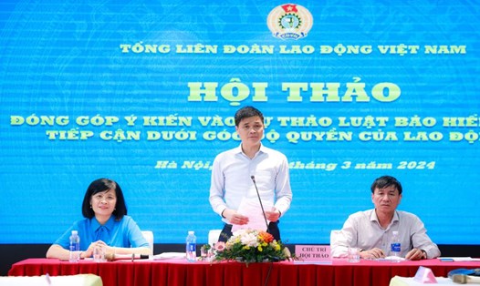 Phó Chủ tịch Tổng LĐLĐVN Ngọ Duy Hiểu phát biểu tại hội thảo. Ảnh: Hải Nguyễn