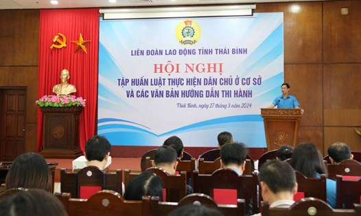 Phó Chủ tịch Thường trực LĐLĐ tỉnh Thái Bình Nguyễn Thái Dương phát biểu tại buổi tập huấn. Ảnh: Bá Mạnh