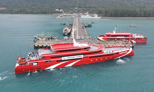 Siêu tàu khách Thăng Long hơn 1.000 chỗ vận chuyển khách đến Côn Đảo.  Ảnh: Mạnh Cường