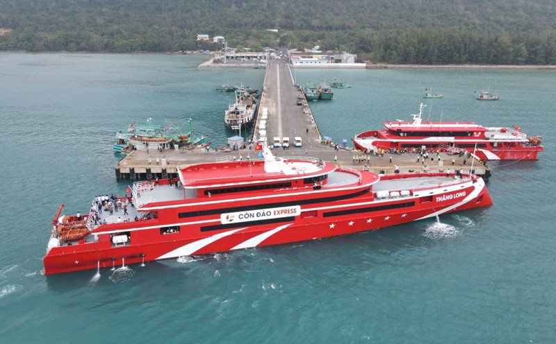 Siêu tàu khách Thăng Long hơn 1.000 chỗ vận chuyển khách đến Côn Đảo.  Ảnh: Mạnh Cường