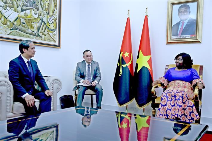 Bộ trưởng Nguyễn Kim Sơn làm việc với Phó Chủ tịch Đảng Phong trào Nhân dân Giải phóng Angola (MPLA) Luísa Damião  
