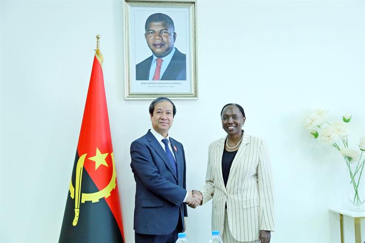 Bộ trưởng Nguyễn Kim Sơn và Bộ trưởng Bộ Y tế Angola Sílvia Lutucuta  