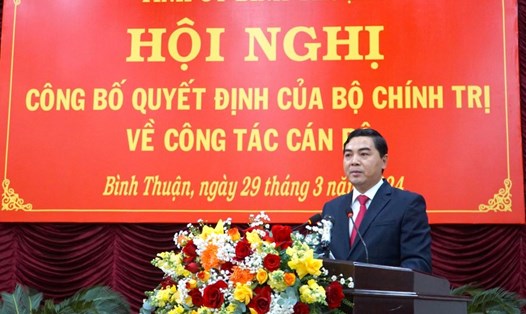 Tân Bí thư Tỉnh ủy Bình Thuận Nguyễn Hoài Anh phát biểu nhận nhiệm vụ. Ảnh: Duy Tuấn
