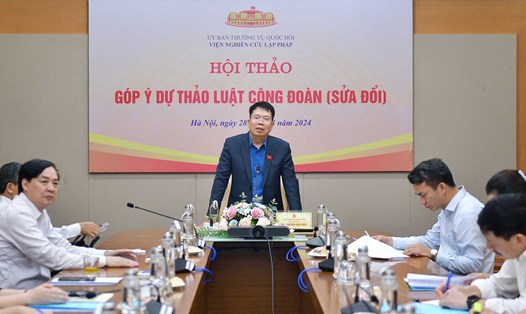 Viện trưởng Viện Nghiên cứu lập pháp Nguyễn Văn Hiển phát biểu. Ảnh: VPQH