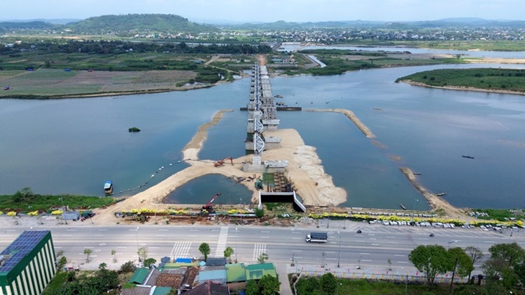 Trong thời gian tới, đường Trường Sa sẽ kết nối với đập dâng hạ lưu sông Trà Khúc. Ảnh: Viên Nguyễn