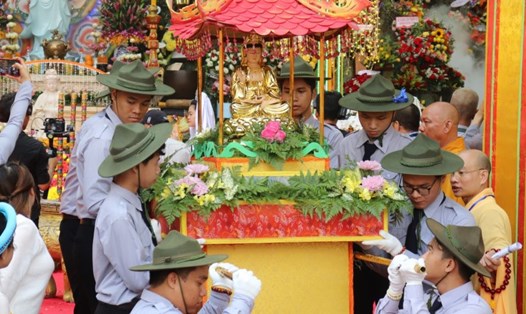 Đặc sắc hoạt động rước tượng, diễu hành trong lễ hội Quán thế Âm