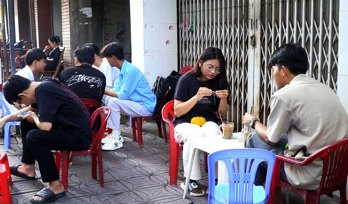 Lần đầu đến quán thưởng thức hương vị cà phê pha vợt cùng bạn bè, Nguyễn Duy Tân (sinh viên Trường Đại học Tây Đô) cảm thấy được thư giãn sau những ngày học tập căng thẳng.