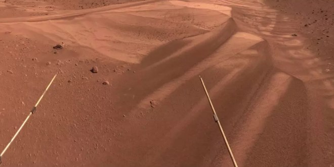 Một đụn cát trên sao Hỏa do tàu Chúc Dung của Trung Quốc chụp được trước khi ngủ đông vào tháng 5.2022. Ảnh: Cơ quan vũ trụ Trung Quốc