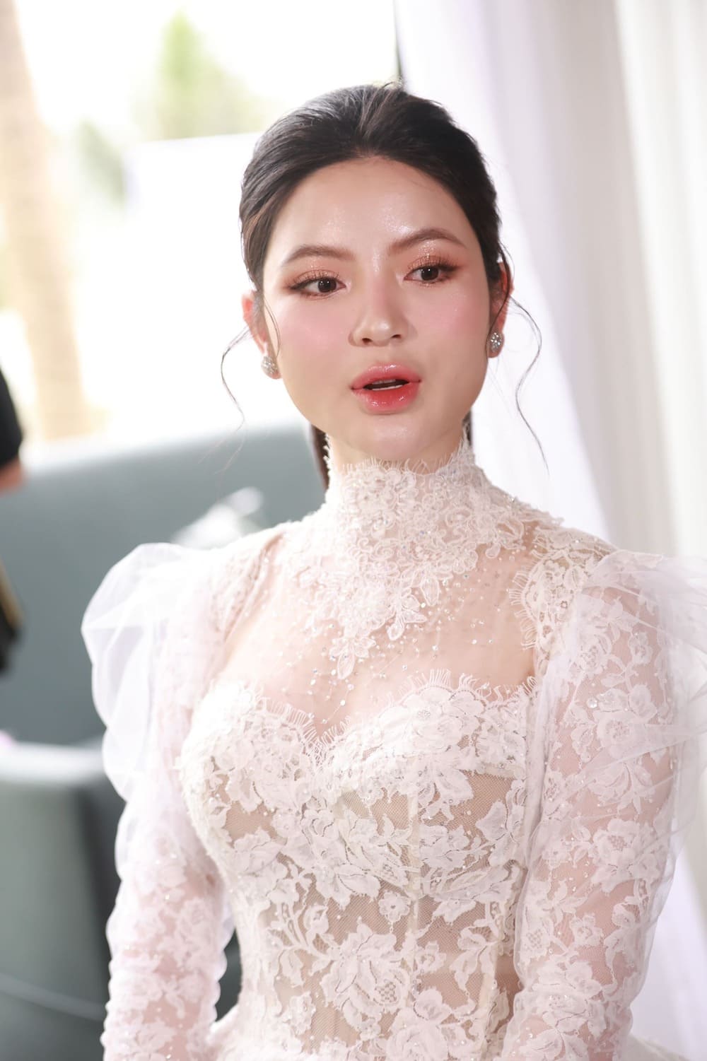 Cận cảnh váy cưới đẹp 'nín thở' của công chúa béo Quỳnh Anh