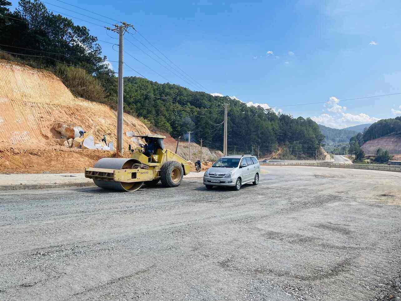 Dự án xây dựng đường vành đai TP Đà Lạt (Lâm Đồng) dài hơn 7,4km. Ảnh: Mai Hương