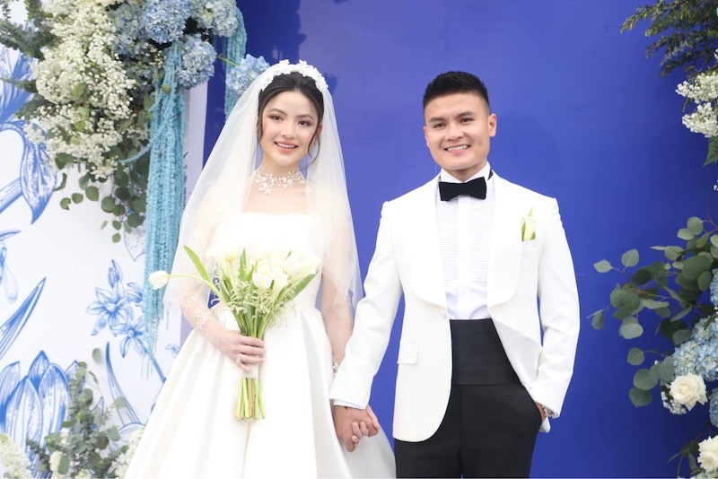 Chiều 28.3, tiền vệ Quang Hải và Chu Thanh Huyền tổ chức đám cưới tại nhà trai (Đông Anh, Hà Nội). Cặp đôi bắt đầu đón khách mời từ 16h30.