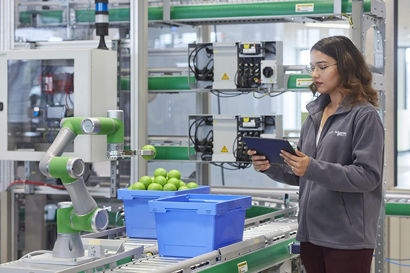 Schneider Electric tiếp tục duy trì vị trí dẫn đầu trong Chỉ số Bền vững Dow Jones (DJSI) và Top 100 Tập đoàn Bền vững nhất thế giới của Corporate Knights. Ảnh: DN cung cấp